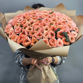 Букет "Персик" из 101 махровой розы Риджентс парк (60 см) в Электростали