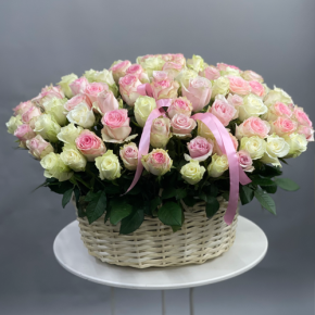 Композиция в корзине из 101 кенийской розы пастельный микс (40 см) в Электростали