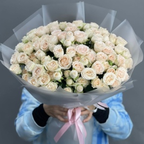 Букет из 35 кремовых кустовых роз (50 см) в Электростали
