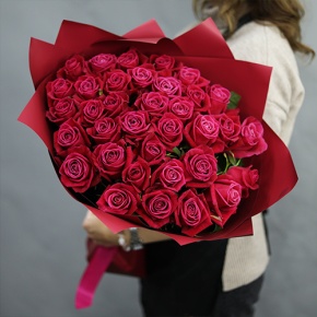 Букет из 35 малиновых роз Шангрила (50 см) в Электростали