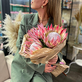 Букет из 3 королевских протей в Электростали