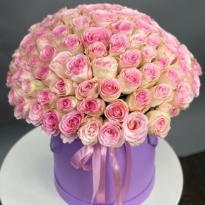 Композиция в шляпной коробке из 151 розы кения в Электростали