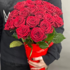 21 красная роза в конусе (50 см) в Электростали