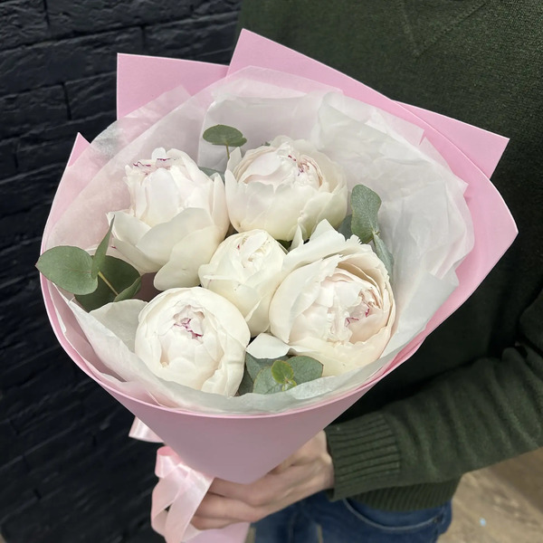 Букет из 5 пионов Одиле "Пломбир" в Электростали