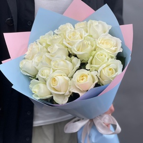 Букет 19 белых роз Аваланж (50 см) в Электростали