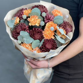 Букет "Персиковый раф" из хризантем Бигоуди, краспедии и диантусов в Электростали