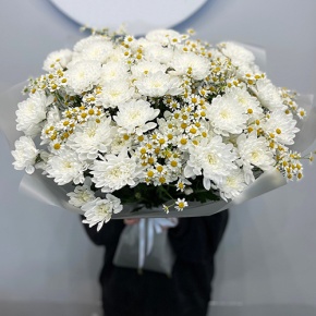 Букет из хризантем и ромашки в Электростали