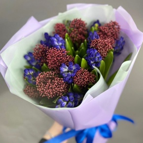 Букет "Твой яркий день" из гиацинтов и скиммии в Электростали