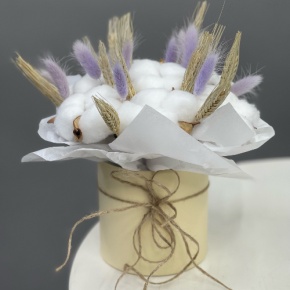 Композиция в шляпной коробке из хлопка, лагуруса и пшеницы (Сухоцвет) в Электростали