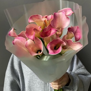 Букет из 13 нежных калл в Электростали