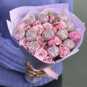 Букет из шоколадных пионов и кустовых роз в Электростали