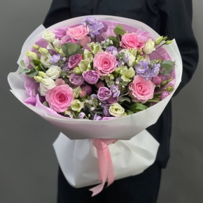 Букет "Хлоя" из альстромерий, кустовых роз, ароматных маттиол, эустом и махровых роз в Электростали