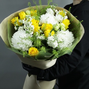 Букет "Фисташка" из роз, хризантем и маттиол в Электростали