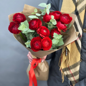 Букет из 11 ранункулюсов и эвкалипта в Электростали