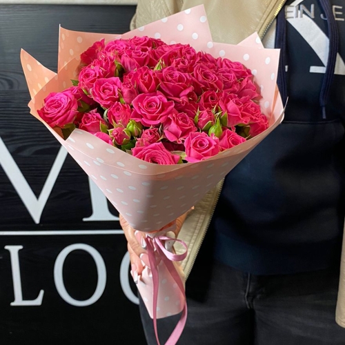 Букет из 15 кустовых малиновых роз в Электростали