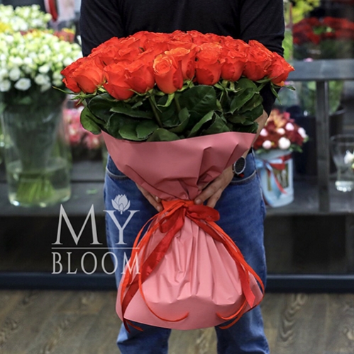 Букет 51 коралловая роза (60 см) в Электростали