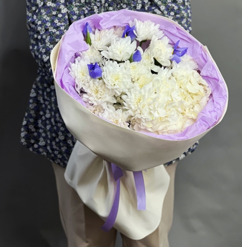 Букет "Грация" из ирисов, гортензии и кустовых хризантем в Электростали