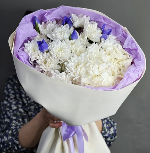 Букет "Грация" из ирисов, гортензии и кустовых хризантем в Электростали