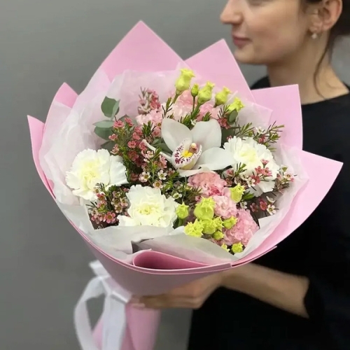 Букет с королевской орхидеей, диантусами, эустомой и шамелациумом в Электростали
